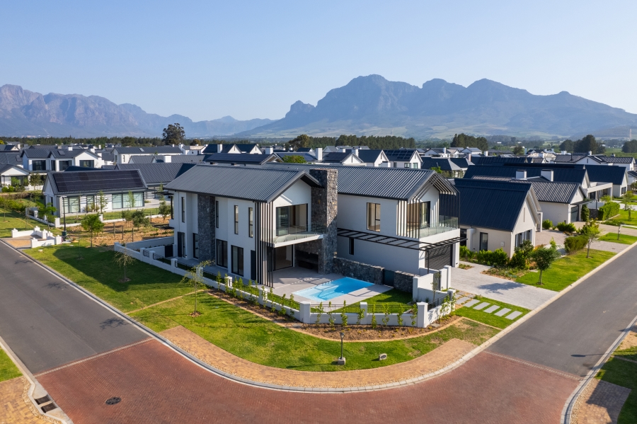 To Let 4 Bedroom Property for Rent in Val De Vie Estate Western Cape